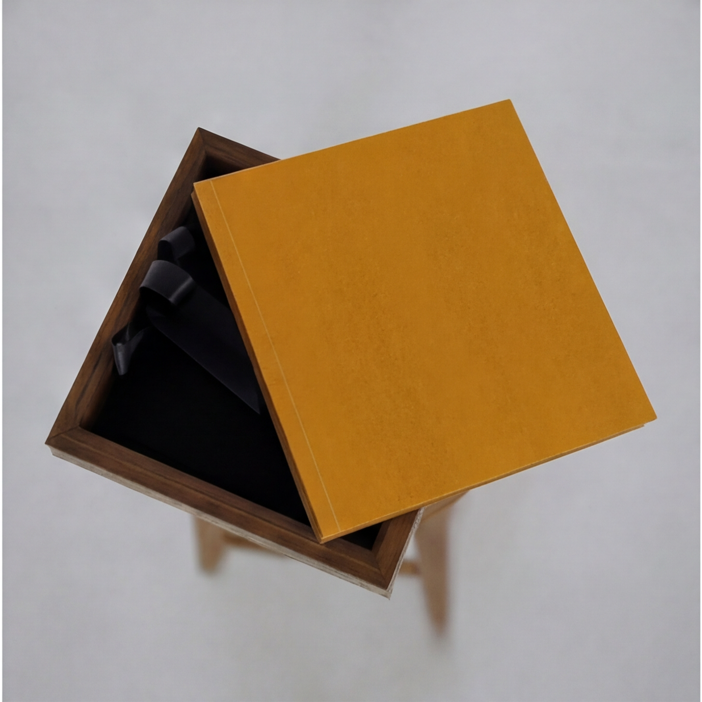 Box Madeira com Veludo