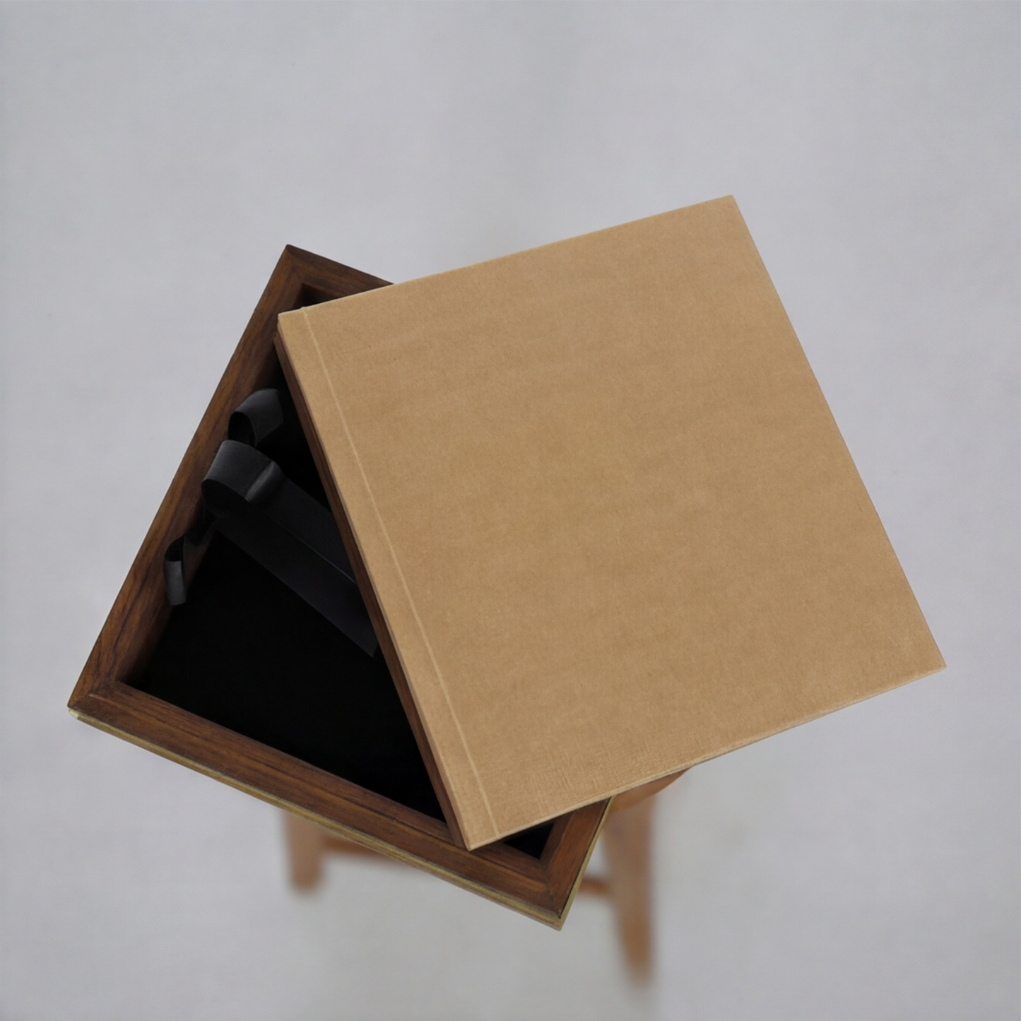 Box Madeira com Veludo